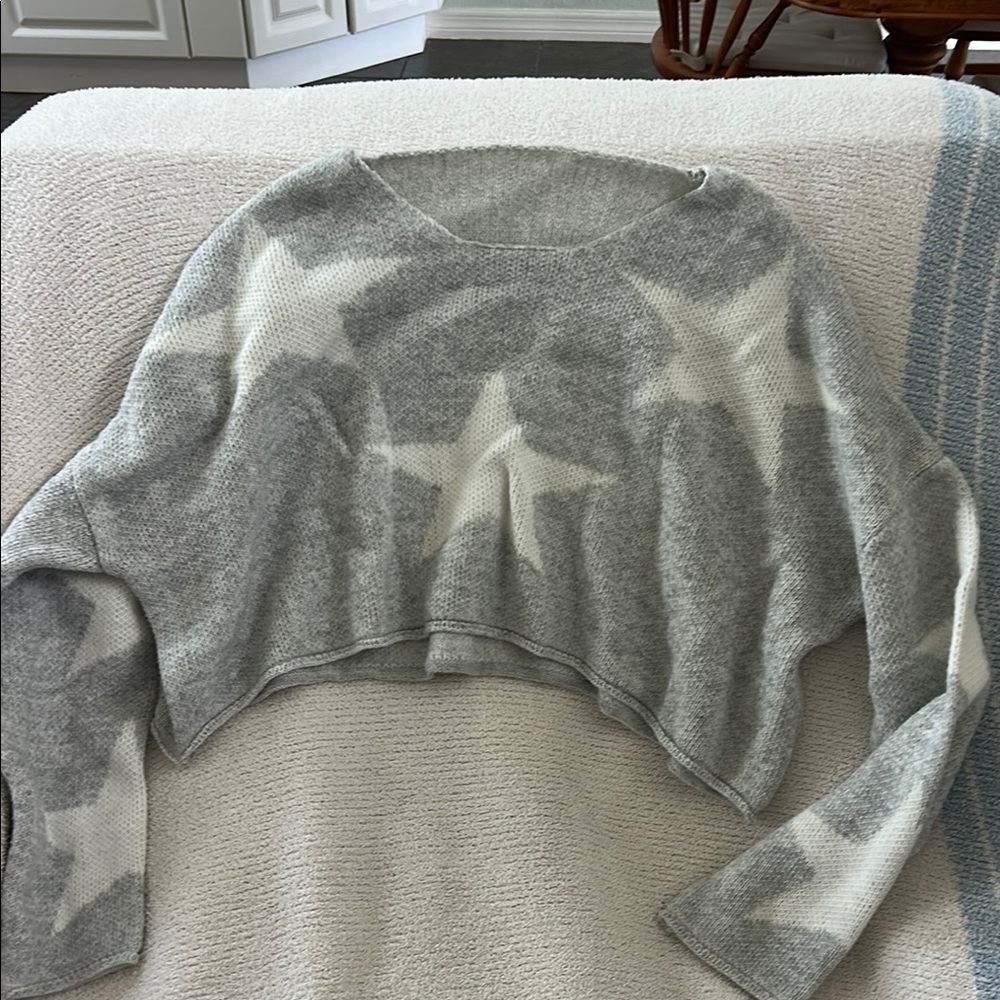 Elegant Gray Star Women's Sweater